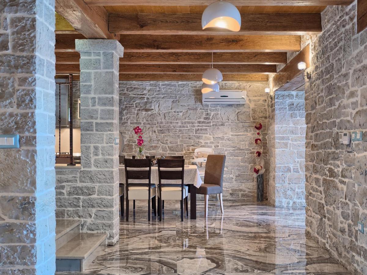 Villa Patrick-Luxury Stone House In The Center Of Istria 帕津 外观 照片
